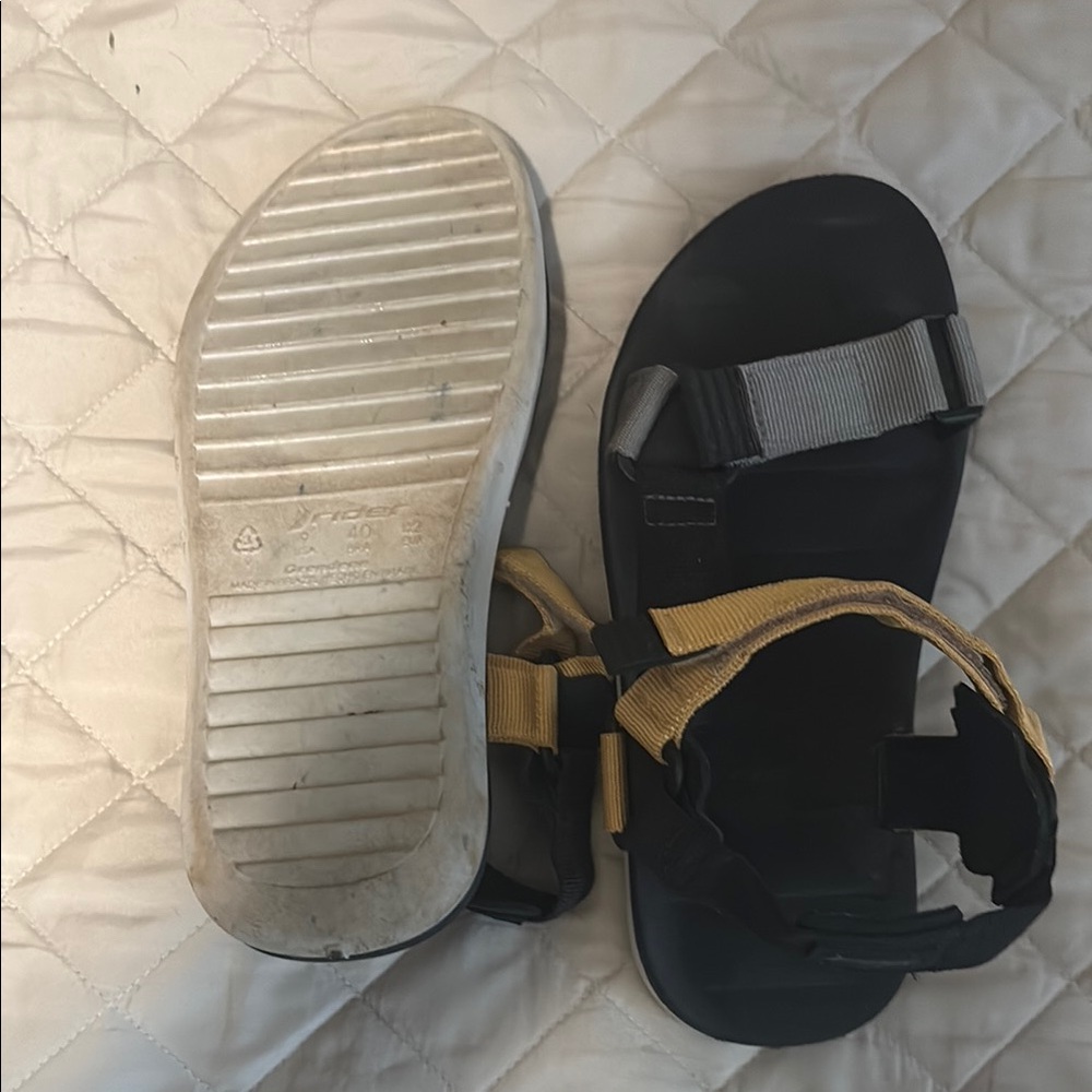 Men’s Sandals with Adjustable Straps - Black and Yellow